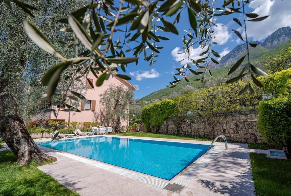Kite Beth'S House Apartment Brenzone sul Garda Bagian luar foto
